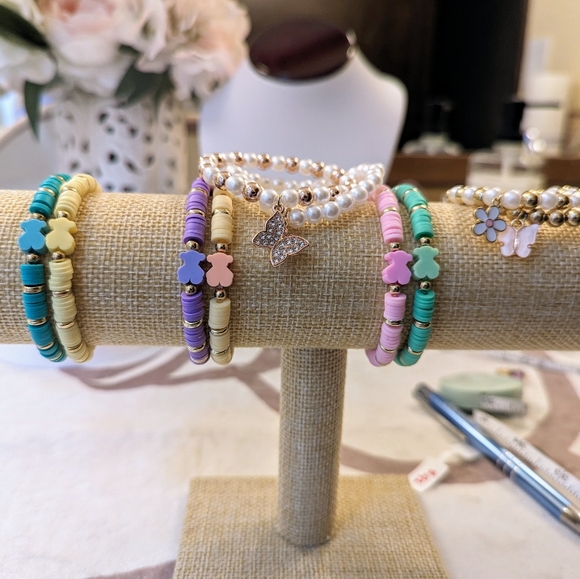 Bangles & Bracelets - Picture 9 of 16